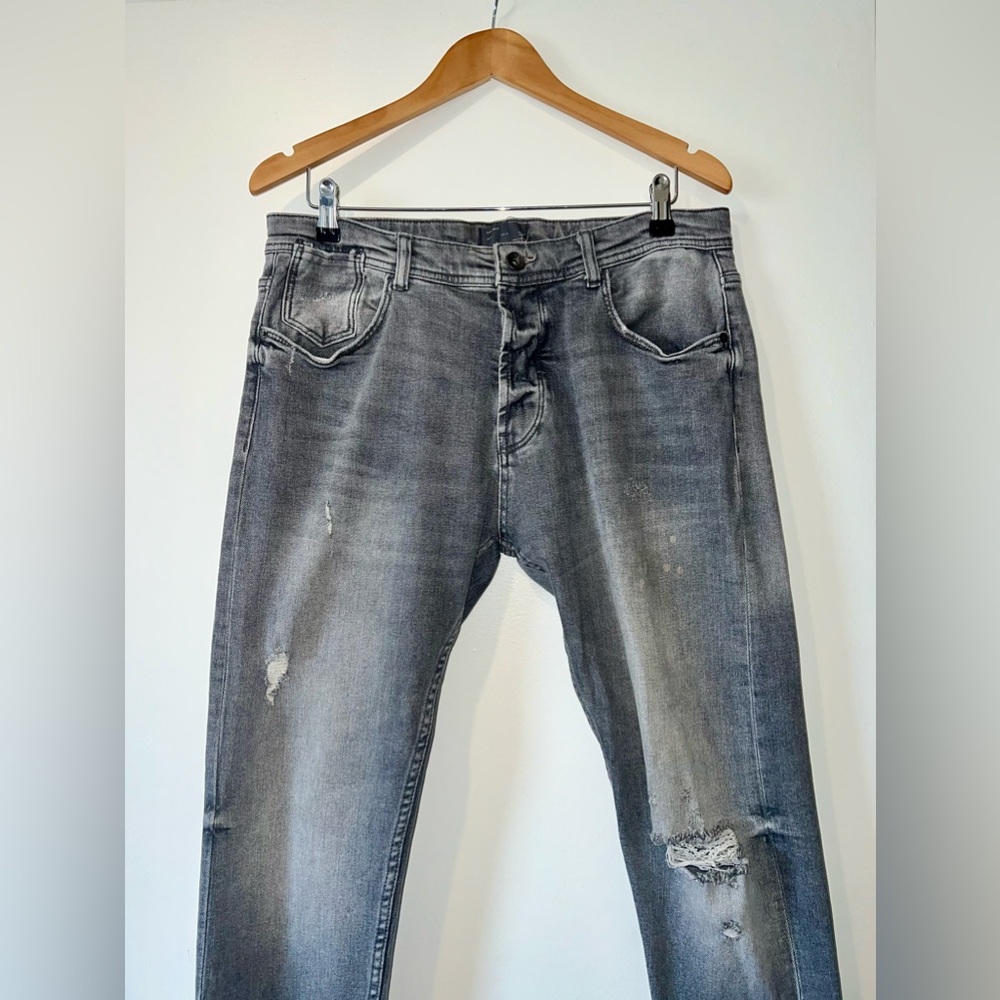 ZARA Gray Distressed Denim Jeans w Zipper Detail